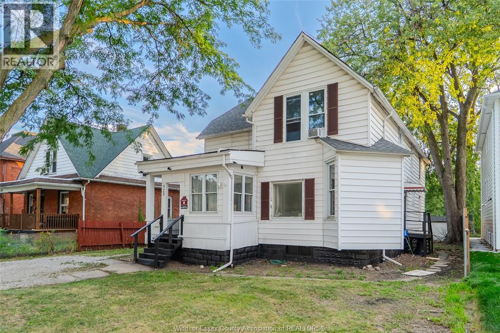 523 Caron AVENUE Property Photo 1