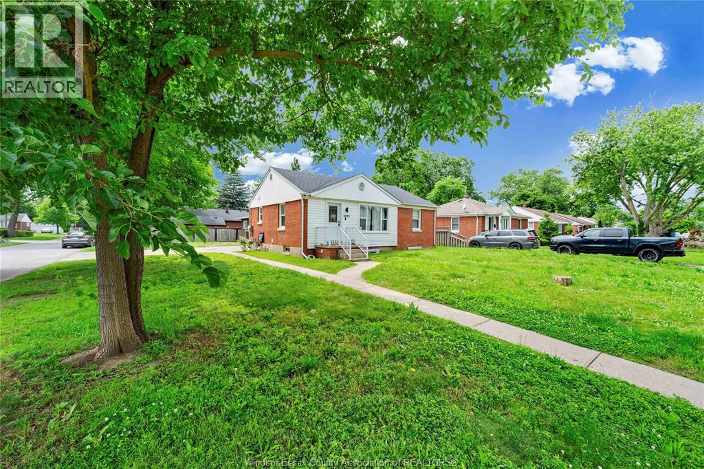 3495 Longfellow Avenue Property Photo 8