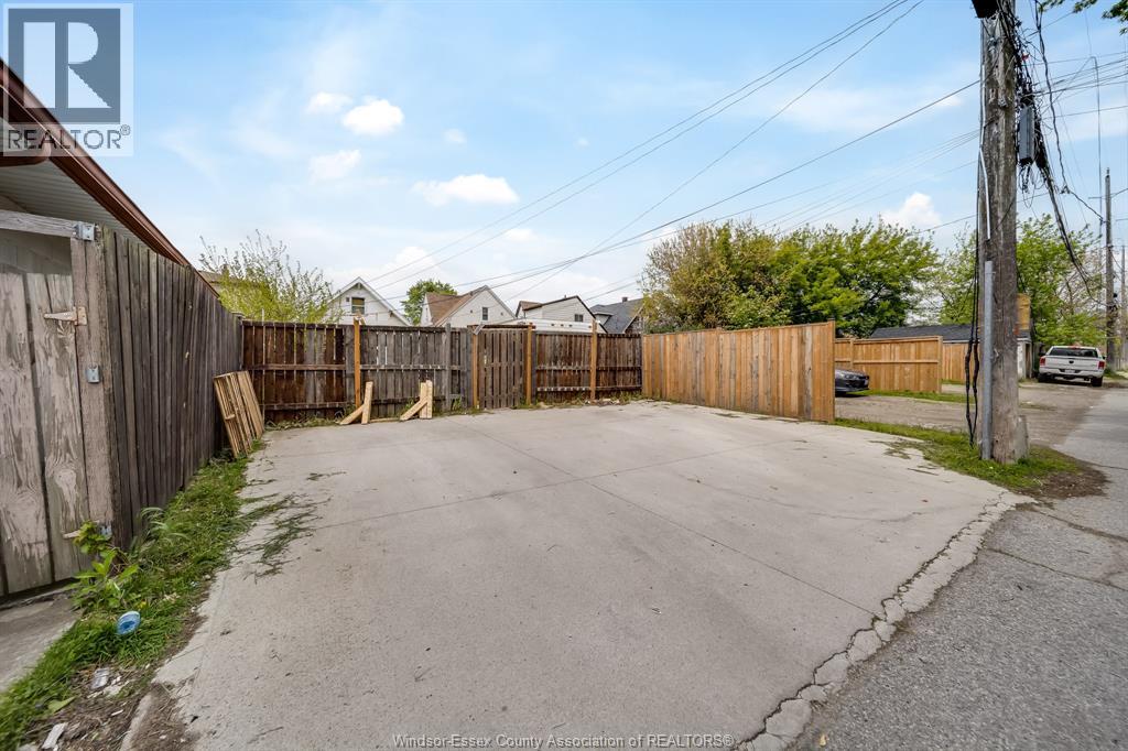 1180 Langlois Avenue Property Photo 35