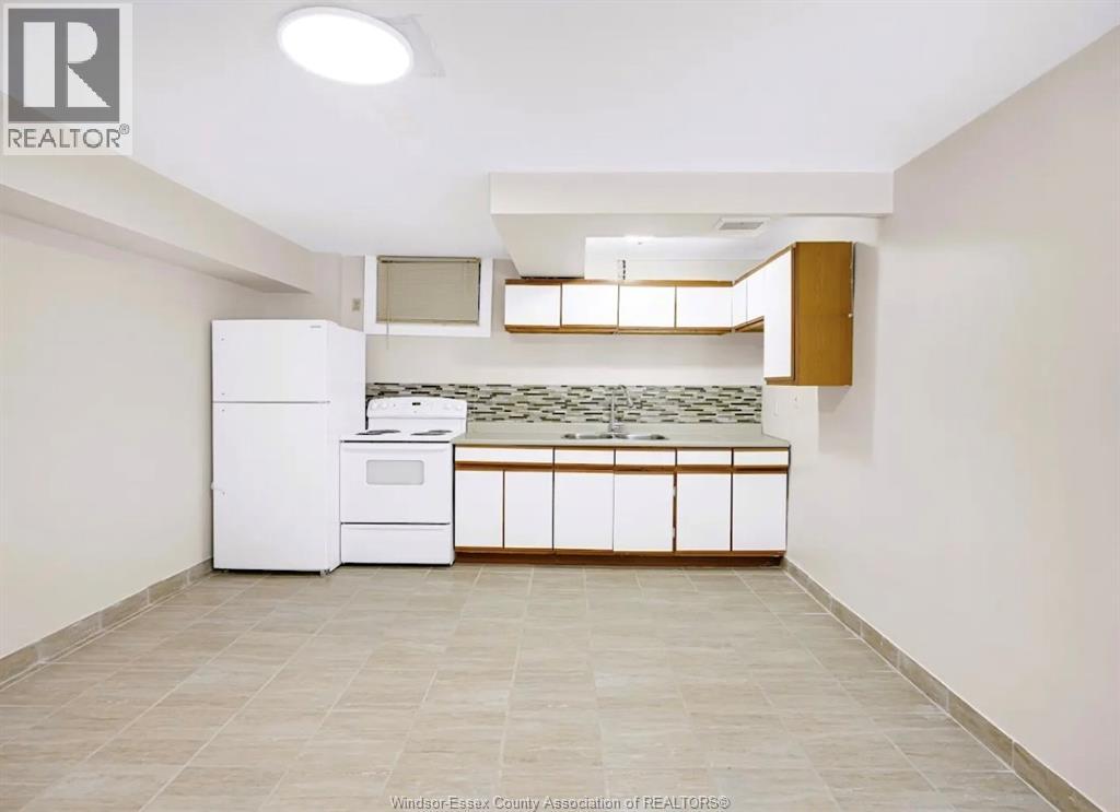 1637 Drouillard Unit# Lower Property Photo 2