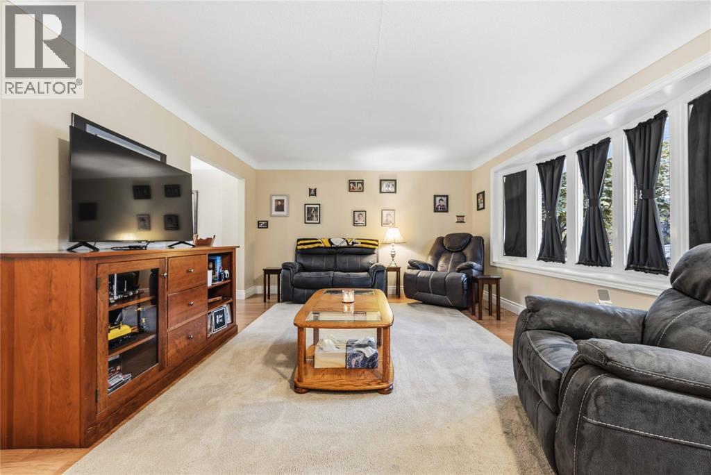 1293 Severin Drive South Property Photo 3