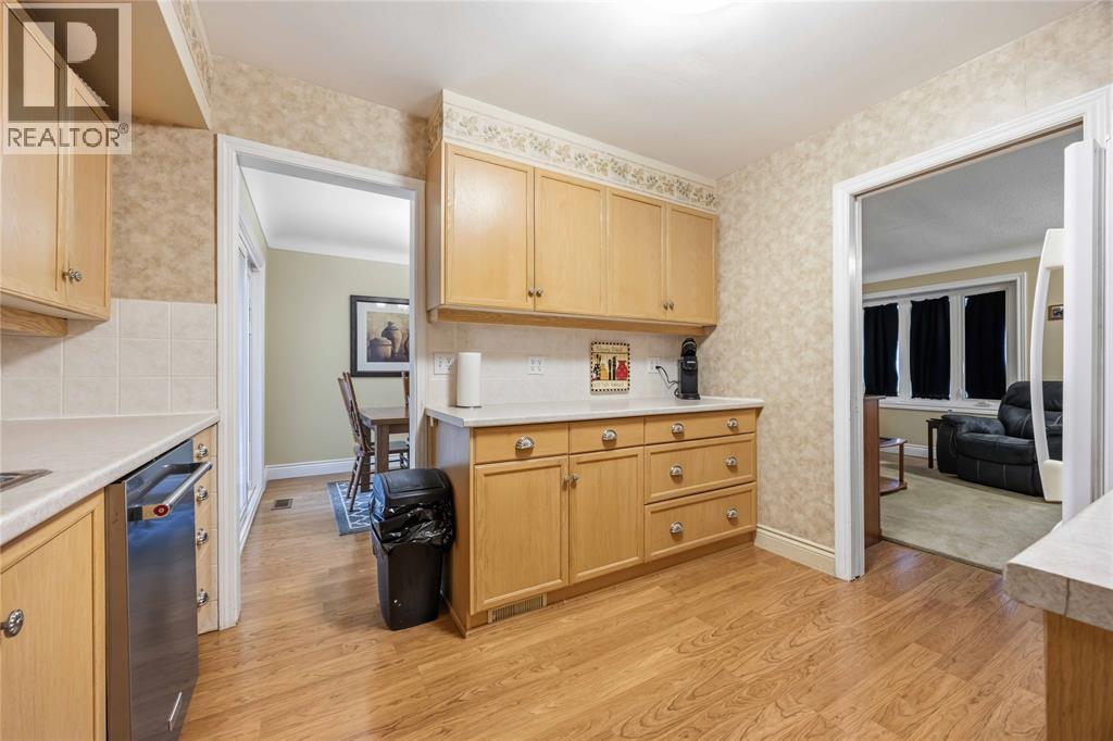 1293 Severin Drive South Property Photo 8