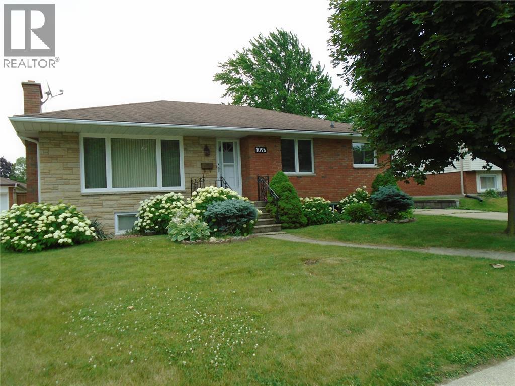1096 INDIAN ROAD North