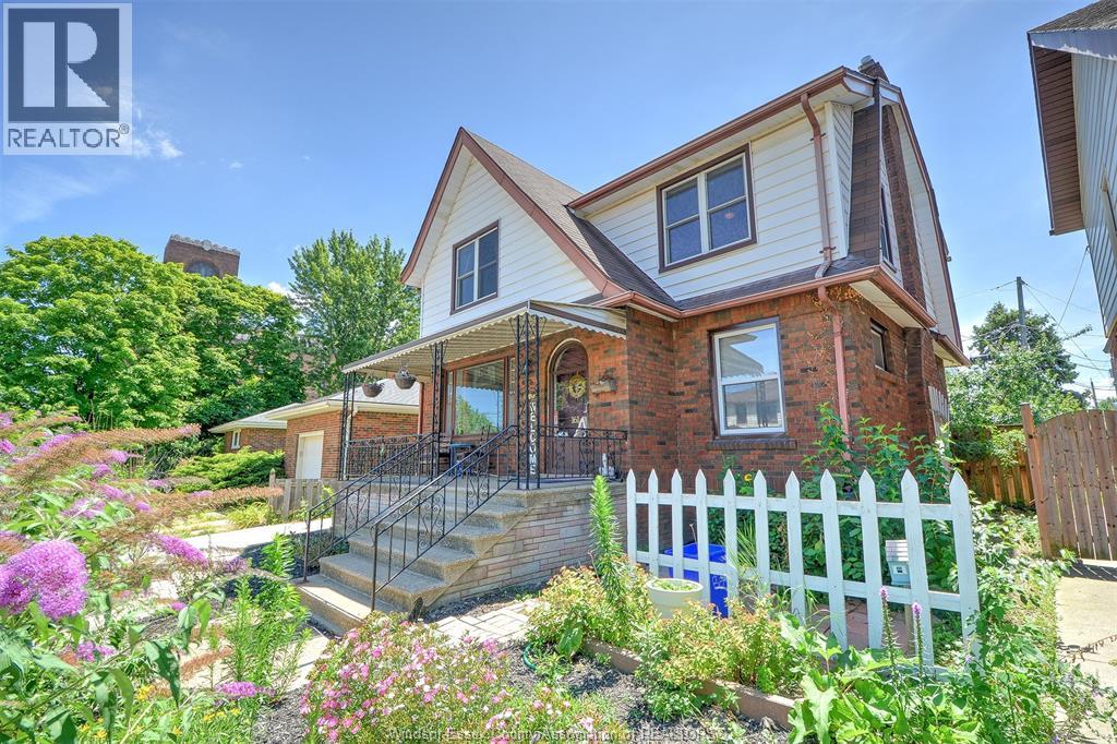 161 SHEPHERD STREET East Property Photo 1