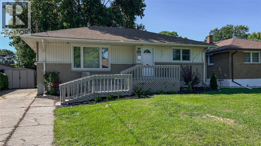 144 Grey Crescent Property Photo 2