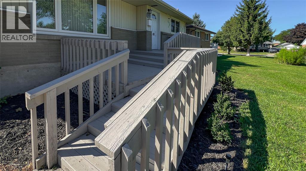 144 Grey Crescent Property Photo 3