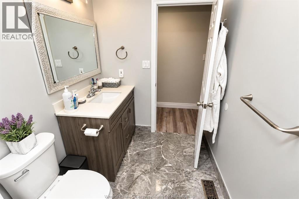 1035 Treverton Crescent Property Photo 10
