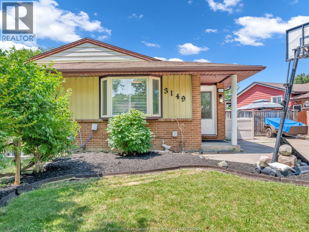 3149 Elmwood Crescent Property Photo 1