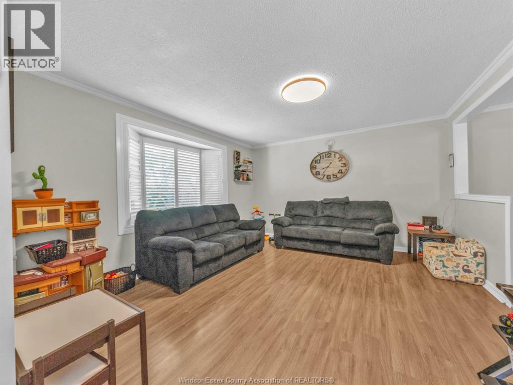 3149 Elmwood Crescent Property Photo 3