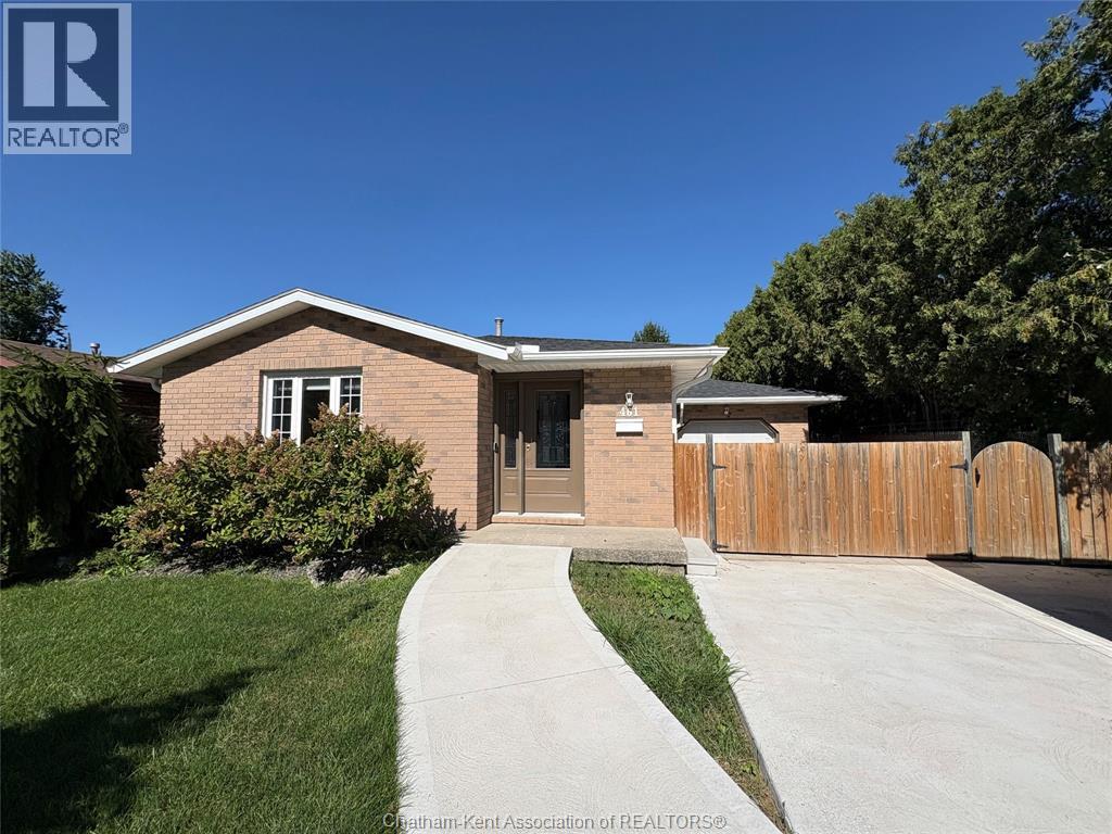 461 McNaughton AVENUE West Property Photo 1