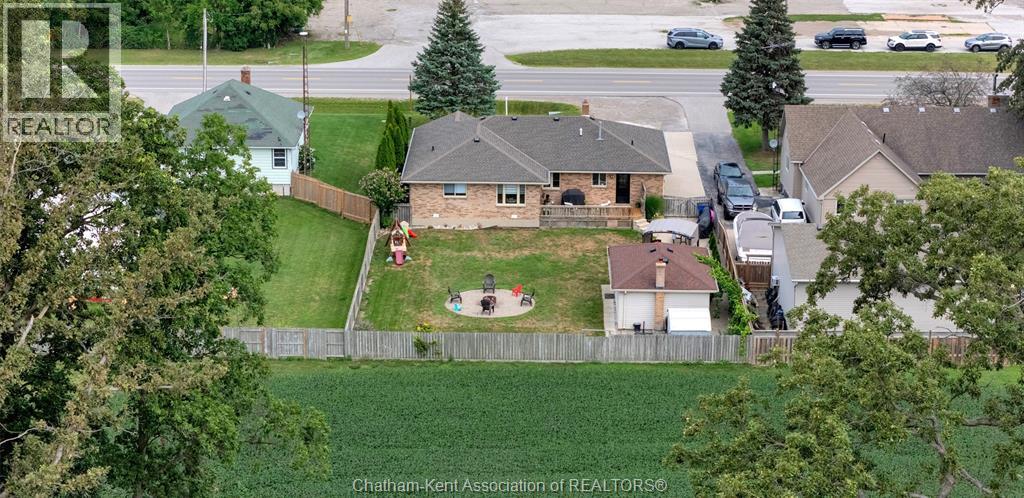 2027 Dufferin Avenue Property Photo 4