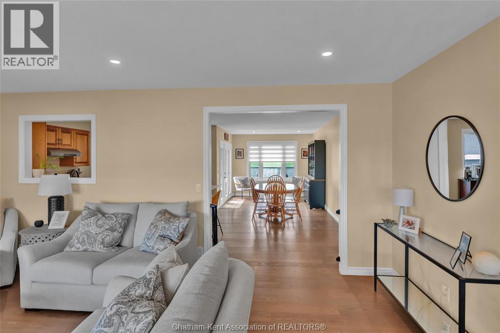 2027 Dufferin Avenue Property Photo 5