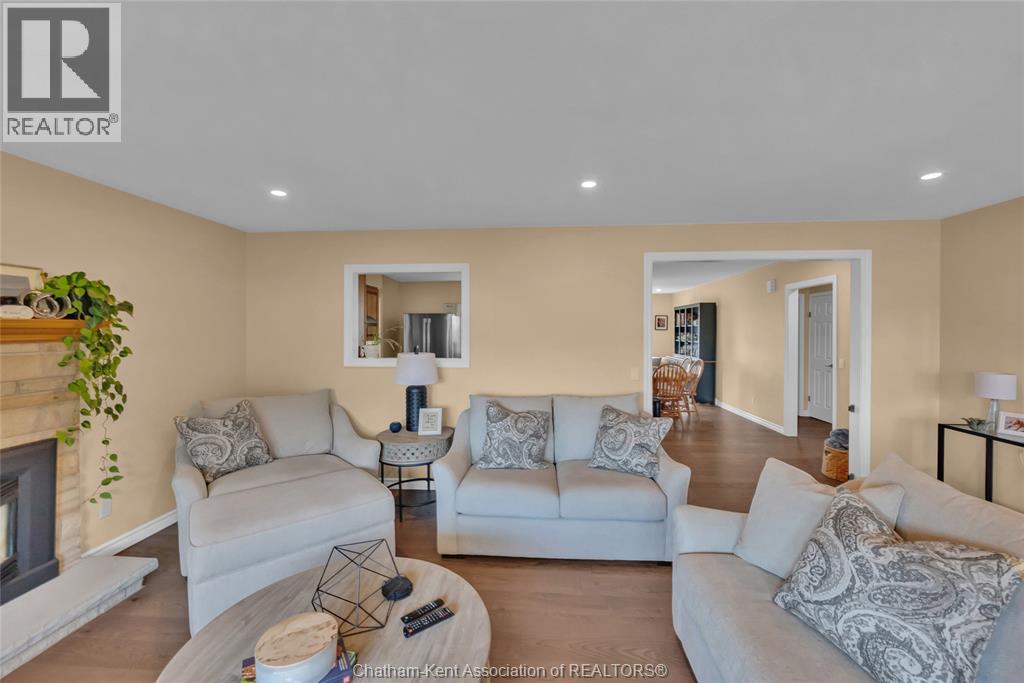 2027 Dufferin Avenue Property Photo 7