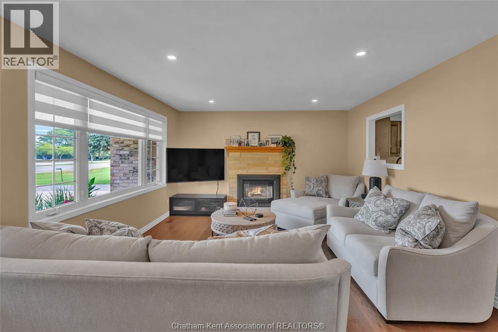 2027 Dufferin Avenue Property Photo 8