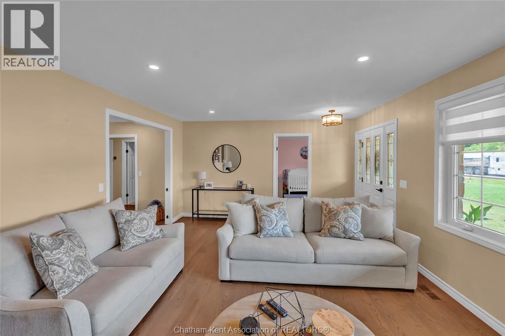 2027 Dufferin Avenue Property Photo 9