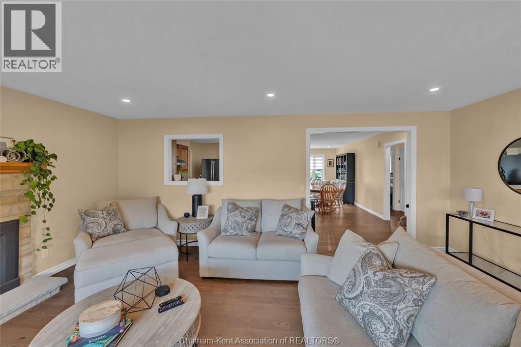 2027 Dufferin Avenue Property Photo 10