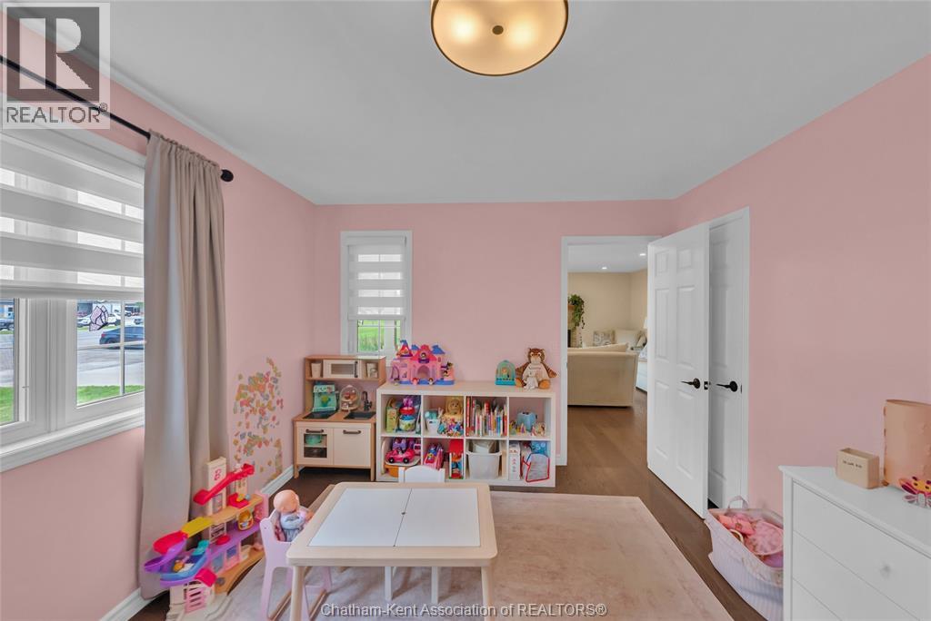 2027 Dufferin Avenue Property Photo 21