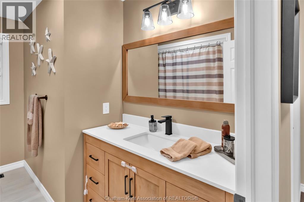 2027 Dufferin Avenue Property Photo 29