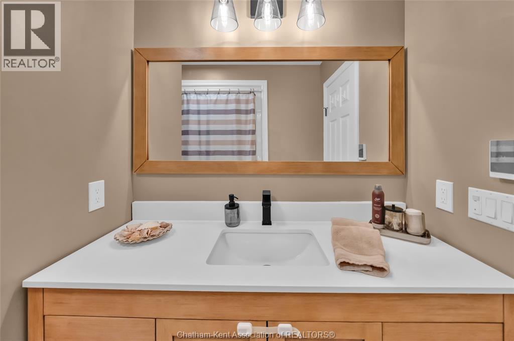 2027 Dufferin Avenue Property Photo 30