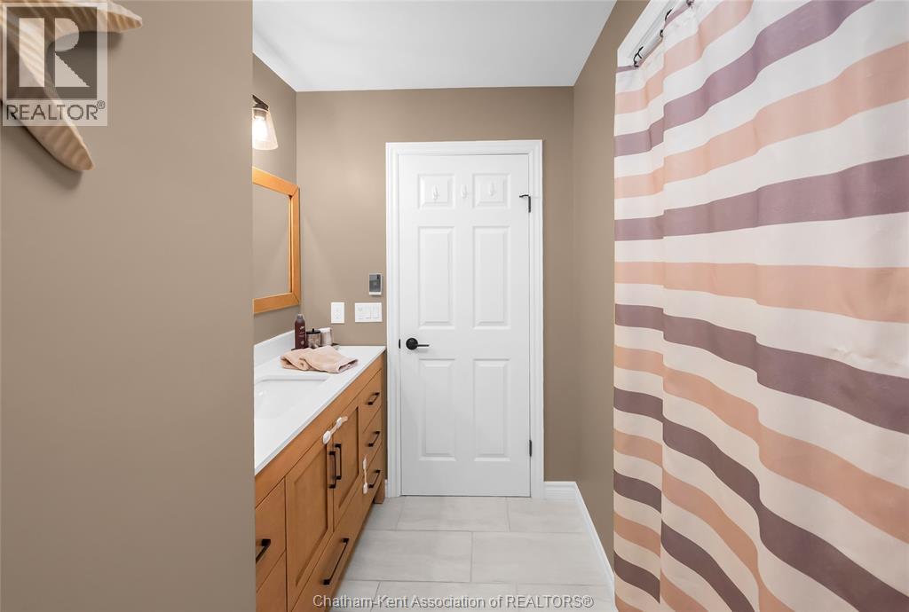 2027 Dufferin Avenue Property Photo 31