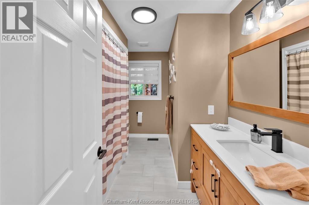 2027 Dufferin Avenue Property Photo 32