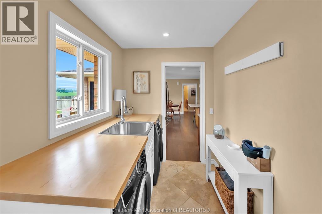 2027 Dufferin Avenue Property Photo 33
