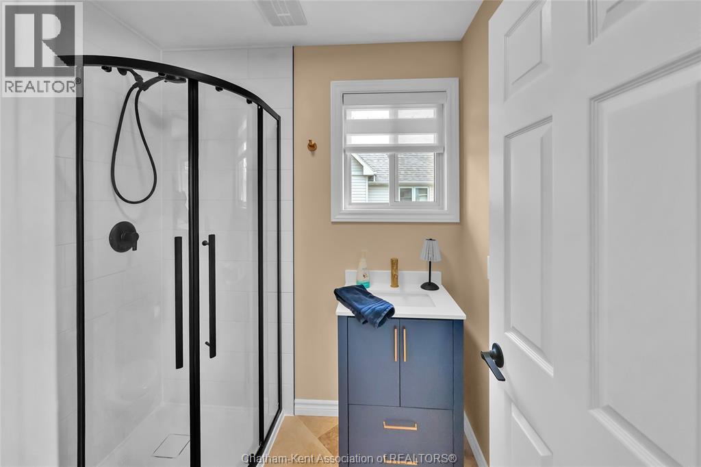 2027 Dufferin Avenue Property Photo 34