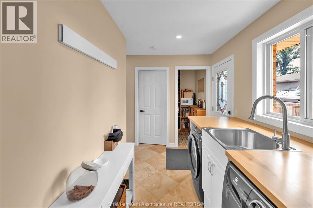 2027 Dufferin Avenue Property Photo 36