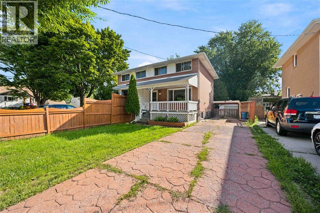 690 Kember Avenue Property Photo 2