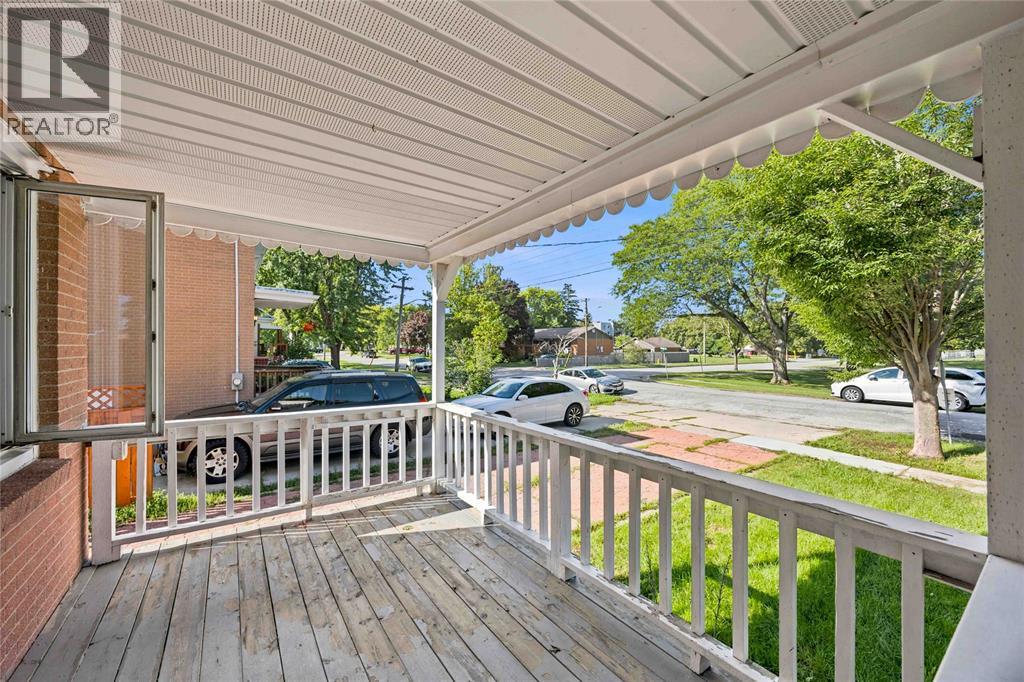 690 Kember Avenue Property Photo 4