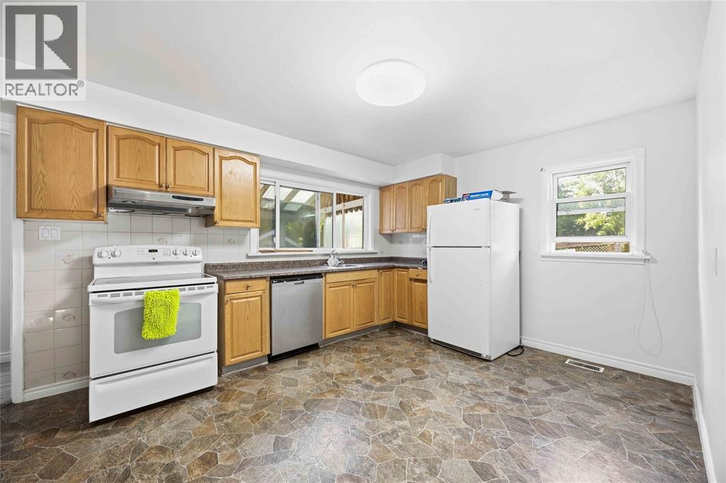 690 Kember Avenue Property Photo 8