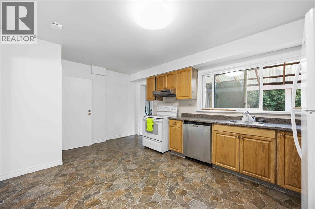 690 Kember Avenue Property Photo 9