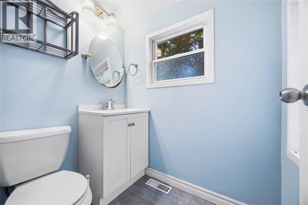 690 Kember Avenue Property Photo 11