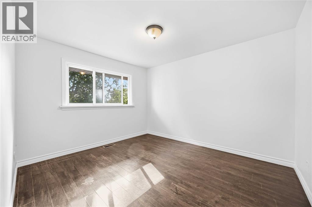 690 Kember Avenue Property Photo 12