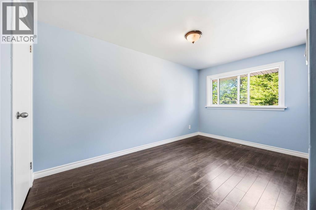 690 Kember Avenue Property Photo 14