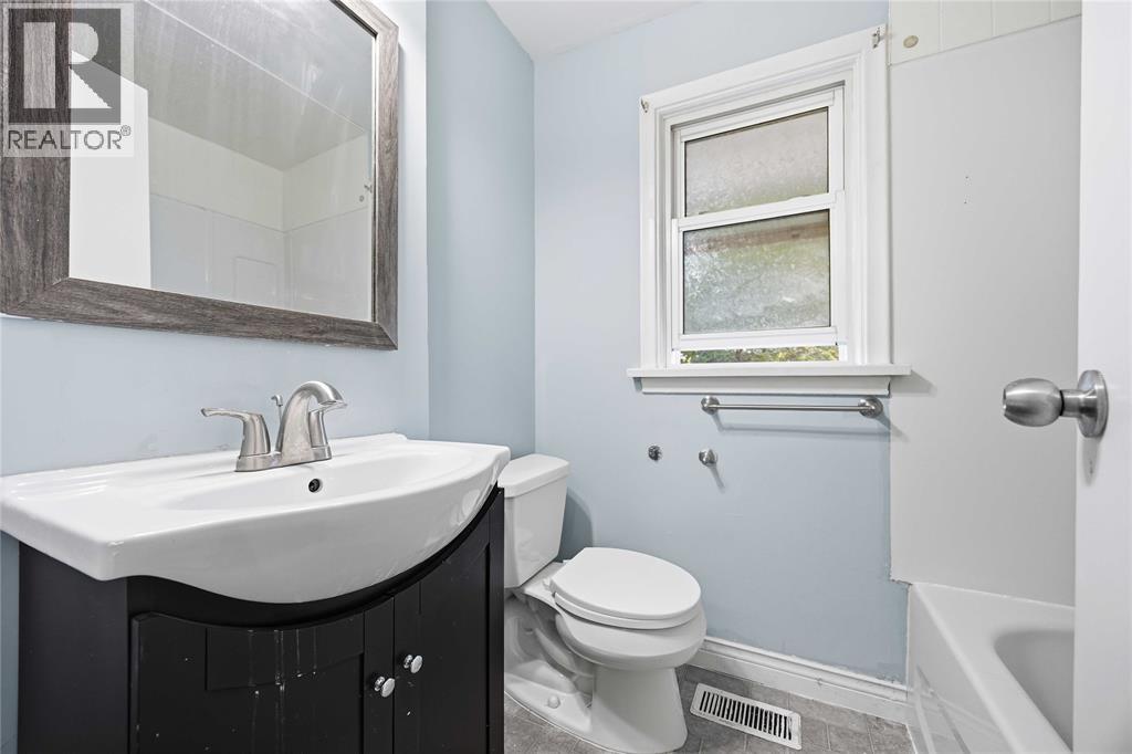 690 Kember Avenue Property Photo 18