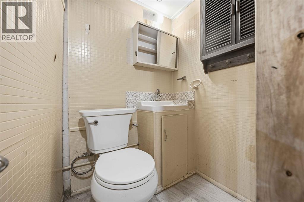 690 Kember Avenue Property Photo 24
