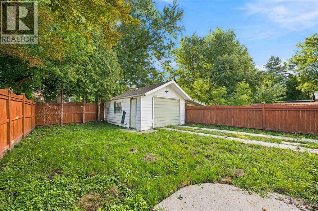 690 Kember Avenue Property Photo 26