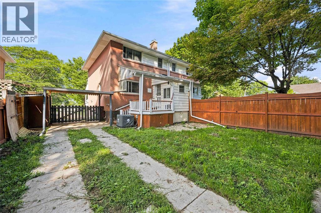 690 Kember Avenue Property Photo 27