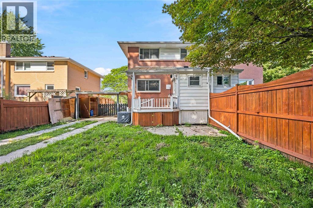 690 Kember Avenue Property Photo 28