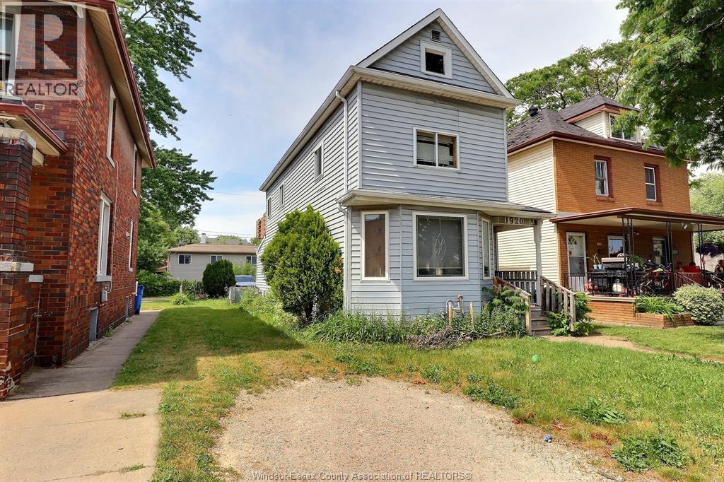 1920 University Avenue West Property Photo 3