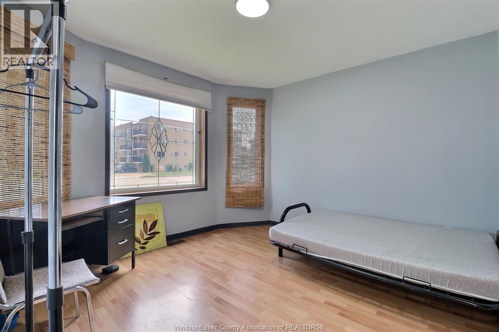 1920 University Avenue West Property Photo 5