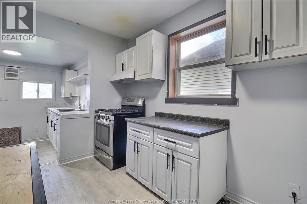 1920 University Avenue West Property Photo 8
