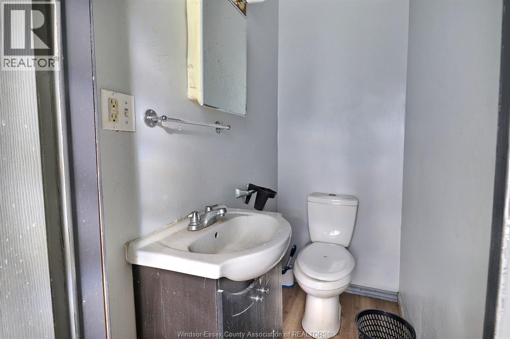1920 University Avenue West Property Photo 16