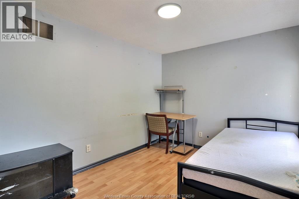 1920 University Avenue West Property Photo 20