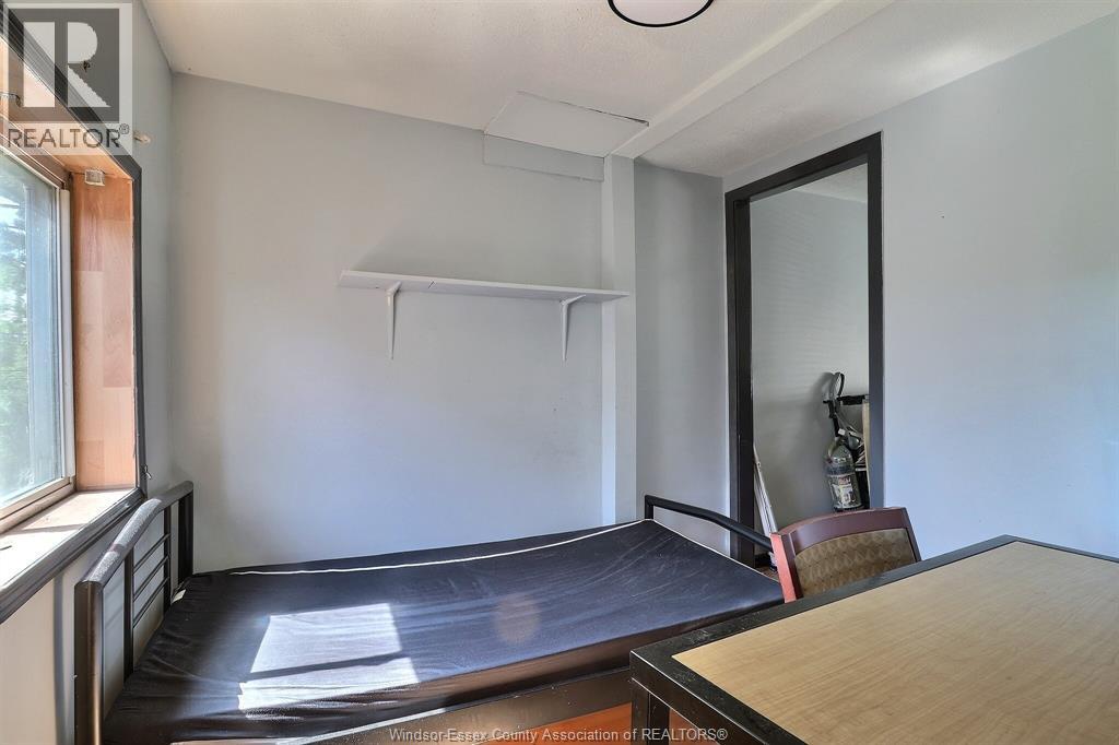 1920 University Avenue West Property Photo 22
