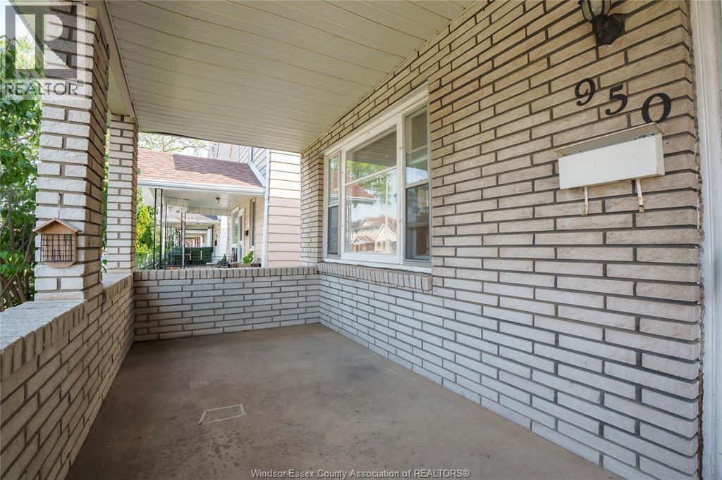 950 Elsmere Property Photo 4