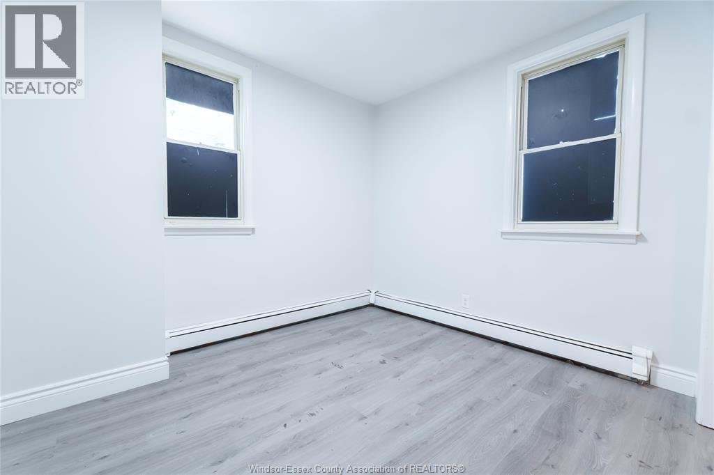 950 Elsmere Property Photo 12