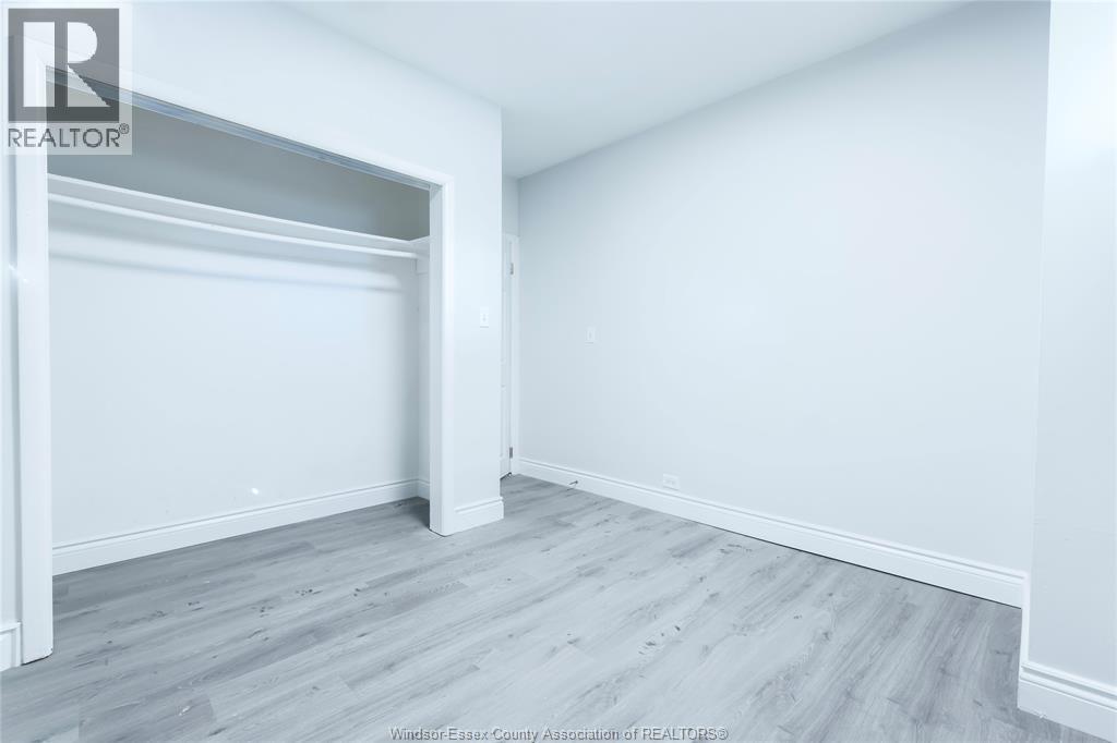950 Elsmere Property Photo 13