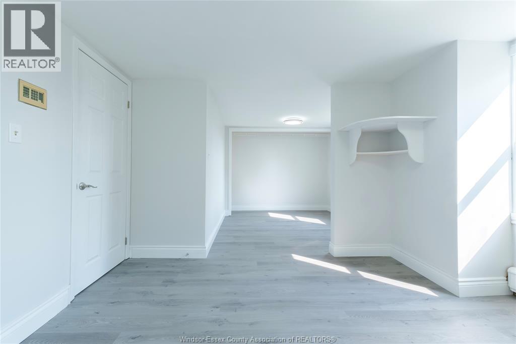 950 Elsmere Property Photo 15
